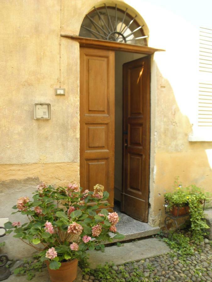 Al Vicolo Del Gallo Varallo Exterior photo
