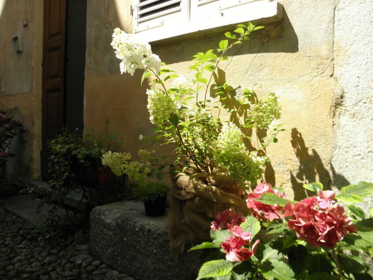 Al Vicolo Del Gallo Varallo Exterior photo