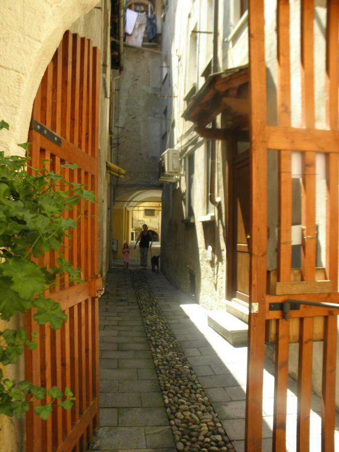 Al Vicolo Del Gallo Varallo Exterior photo