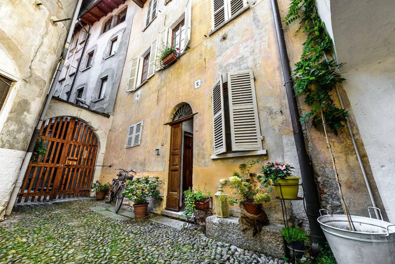 Al Vicolo Del Gallo Varallo Exterior photo